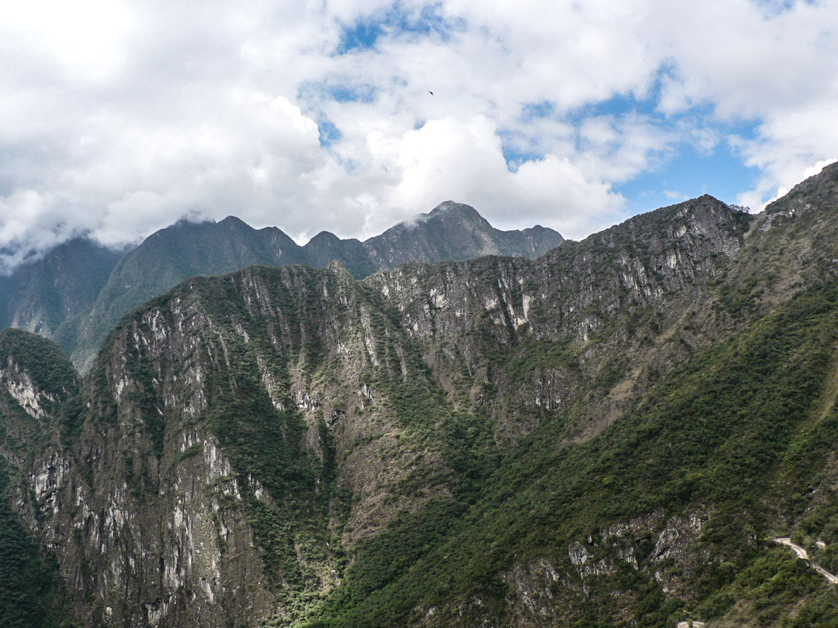 montañas en el camino del Inca